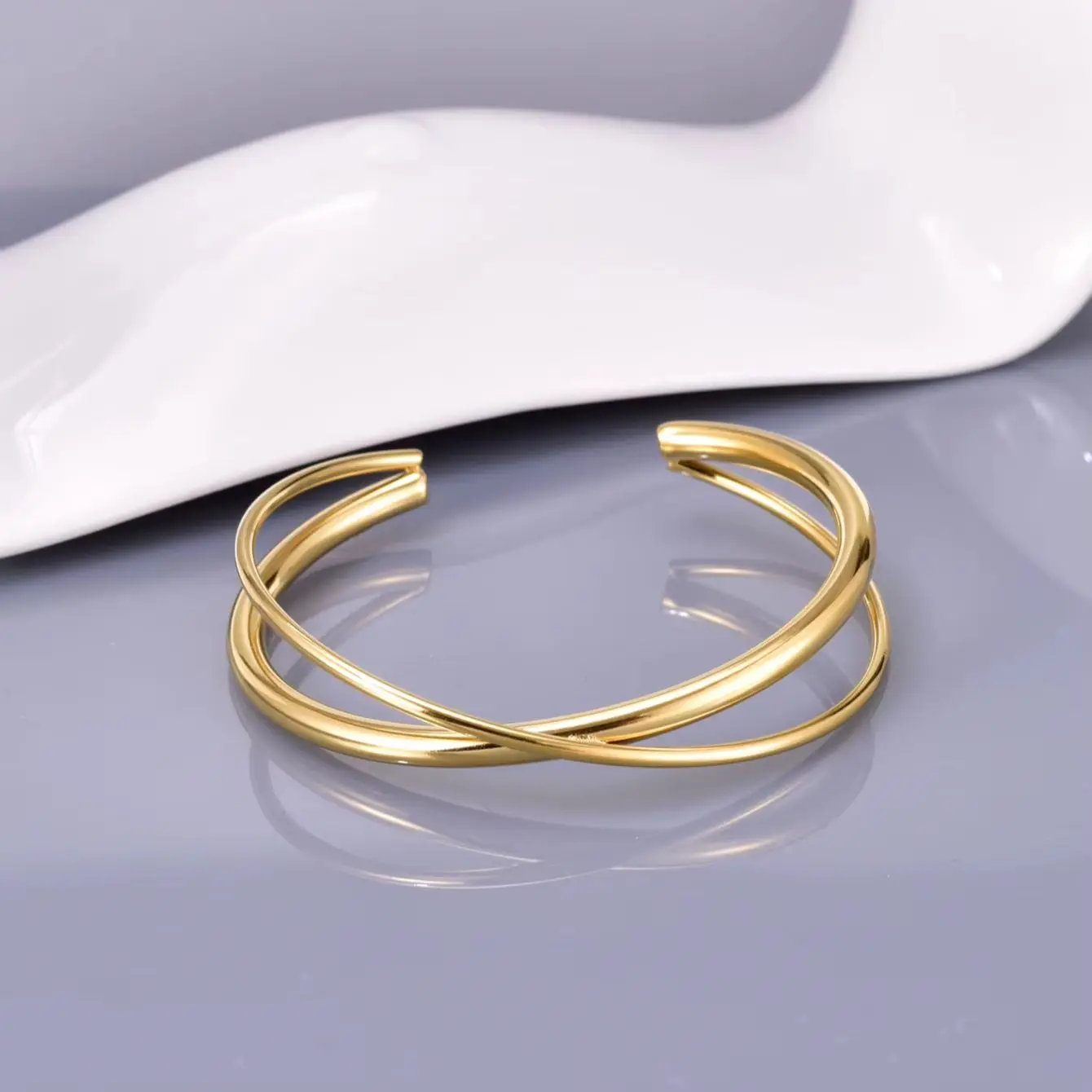 S260767715f4e4e67867df72d56a706f0s.webp Electro Gold Plated Stainless Steel Bracelet for Women, Simple & Stylish Jewelry, Fashionable Accessories for Everyday Wear - Image 1