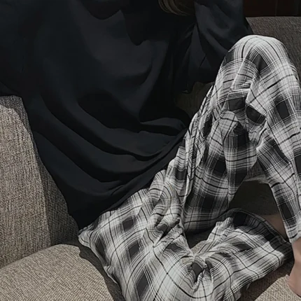 Women's 2-Piece Pajama Set – Comfortable & Fashionable Sleepwear with Top and Checkered Pants, Ideal for Lounge and Sleep,