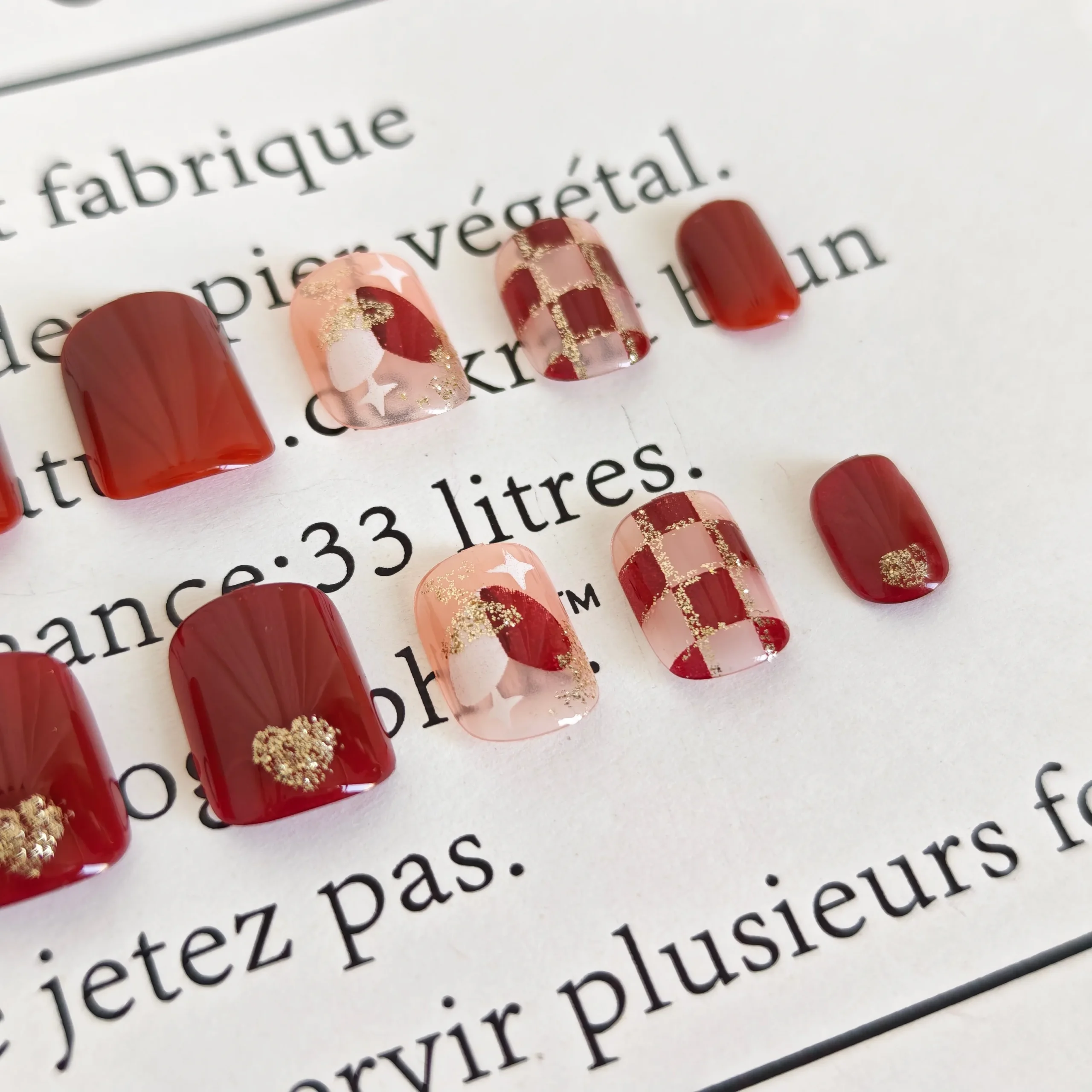 Sc9ff1114ecf542829428bc22160f2848E.webp 24pc Edgy Maroon Heart Checkerboard Nails Unique Medium-Short Round Press-Ons Available In Various Sizes - Image 1